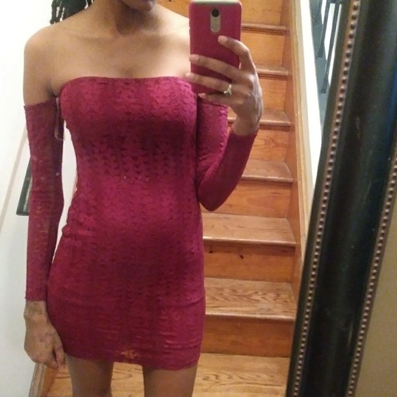 Burgundy Lace dress - Picture 5 of 5